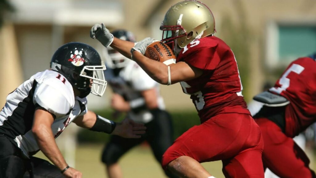 American football players playing on the field